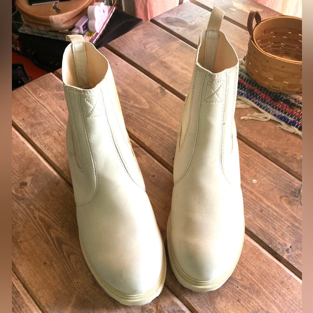 OTBT Inhabiter ankle boot size 8.5 Like new. Chunky platform beige white cream